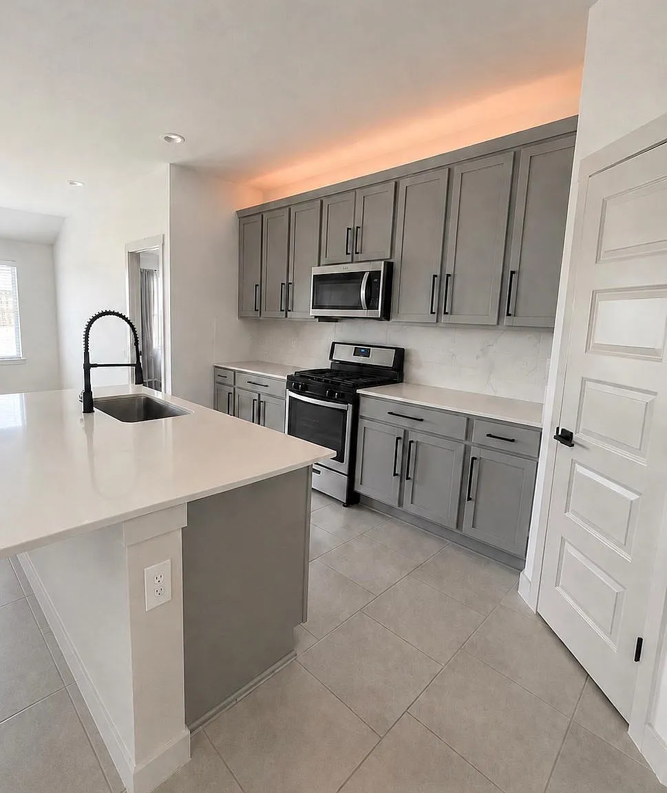 4 bed, 2.0 bath, 1797 sqft, $2,500 — Photo 3