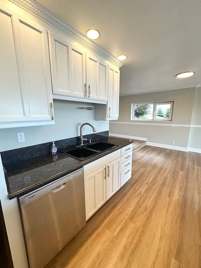 2-bed, 2-bath Condo with Sweeping Views of City and Space Needle! — Photo 4