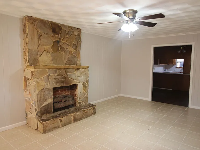 1424 E Houston St Duplex — Photo 3