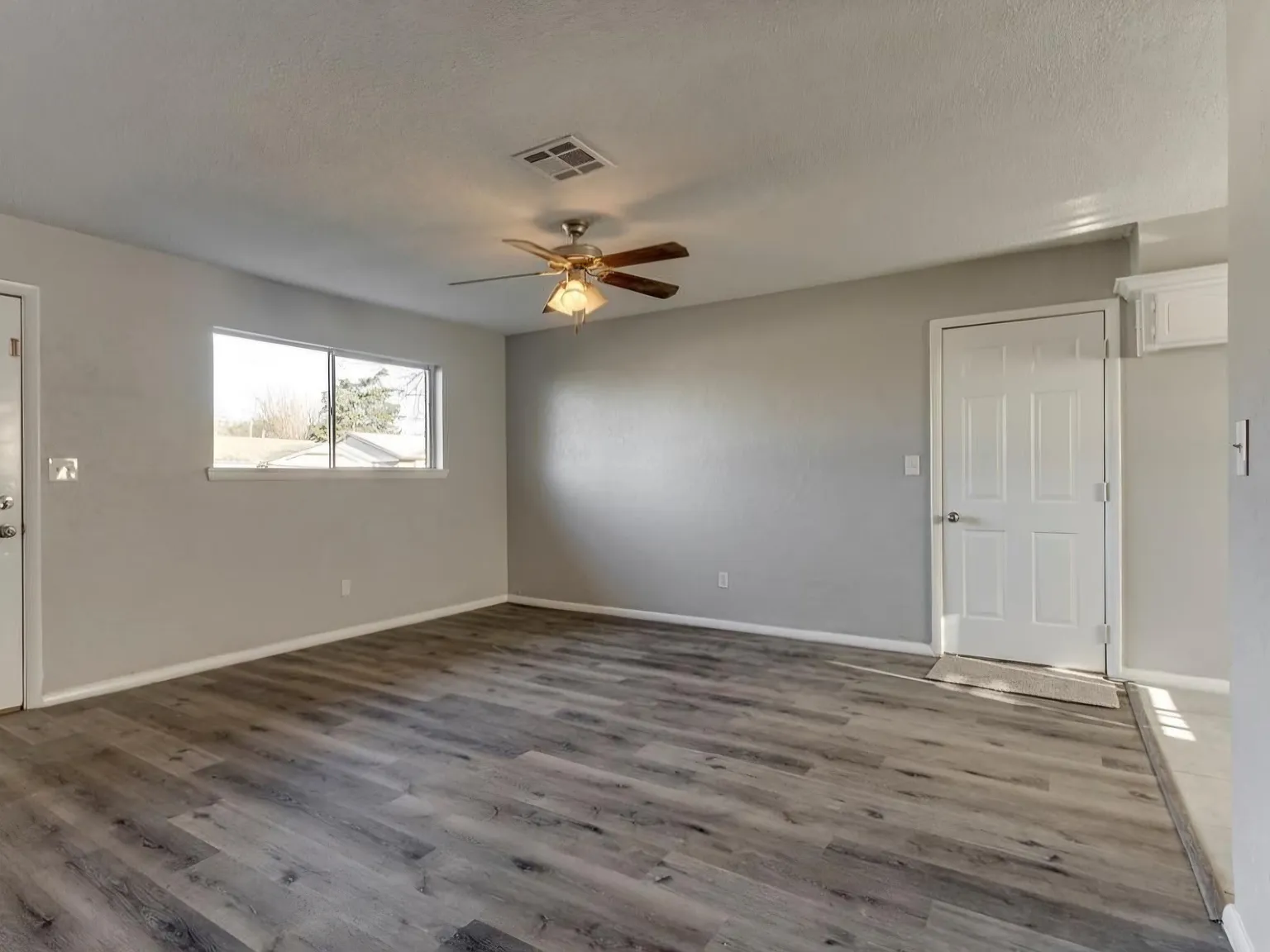 207 Stanton Dr — Photo 3