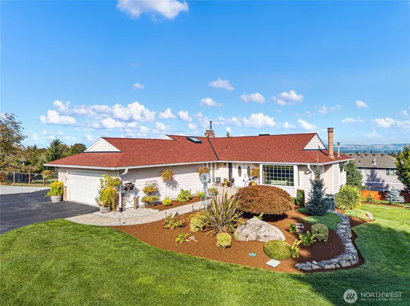 8203 Woodland Avenue E, Puyallup, WA 98371