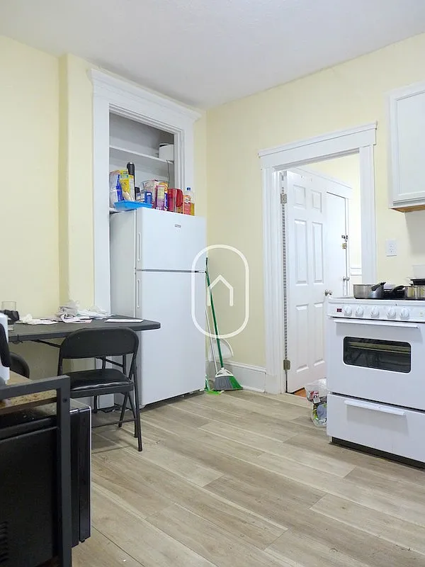 3 bed, 9999 sqft, $3,000 — Photo 3