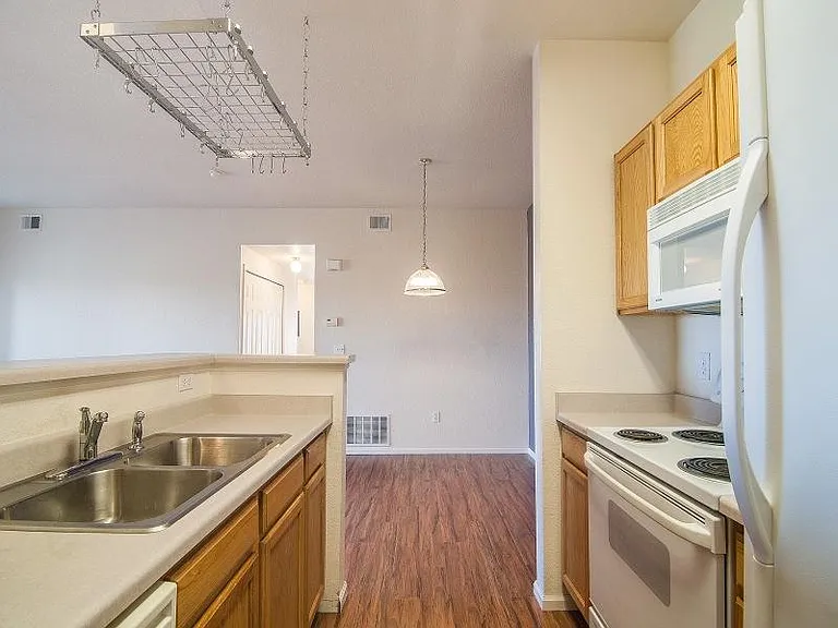 905 S Zeno Way #201 — Photo 6
