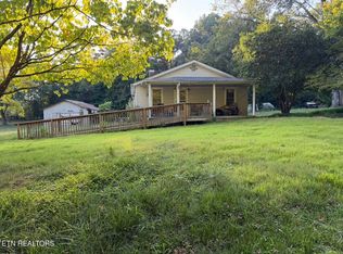 220 Woods Chapel Rd, Harriman, TN 37748