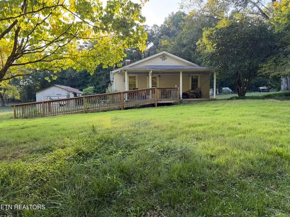 220 Woods Chapel Rd, Harriman, TN 37748