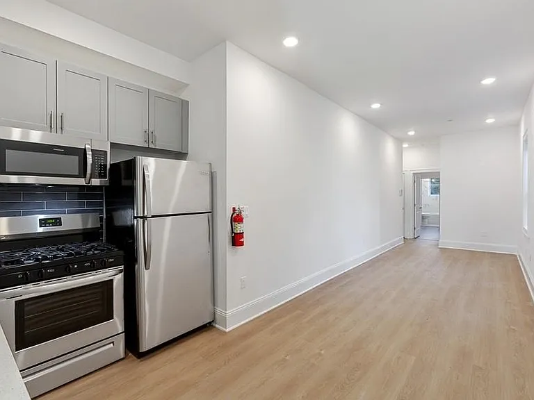 244 2nd St #3 — Photo 1
