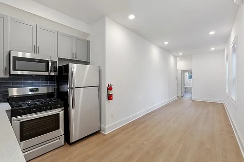 244 2nd St #3 Photo 1
