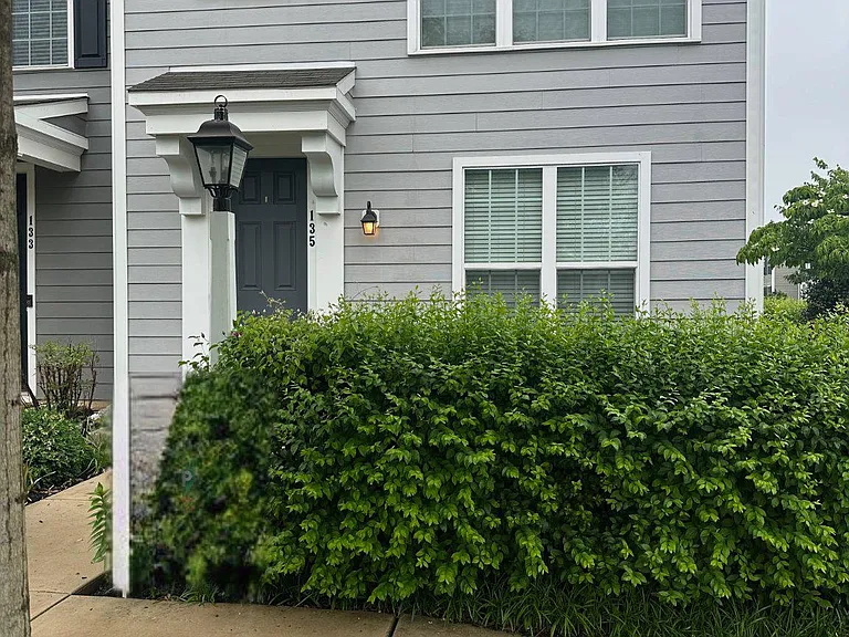 135 Pickering Ln — Photo 1