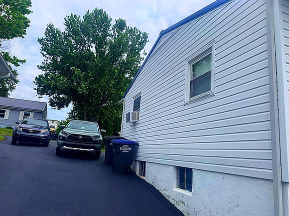 2nd image of 230 Edward St