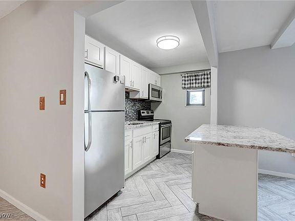 5th image of 11720 Edgewater Dr APT 117