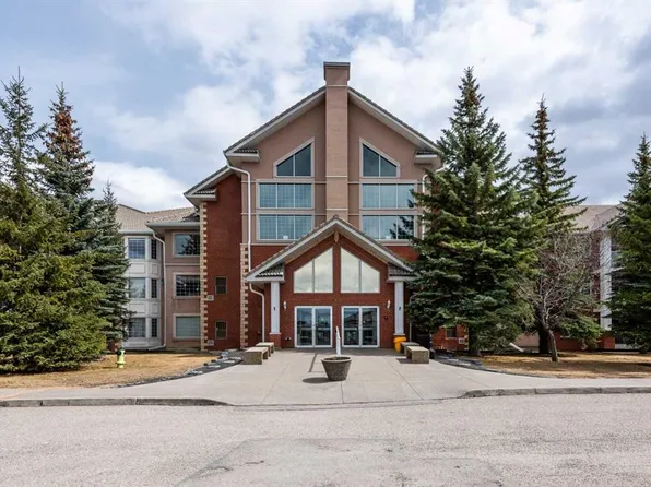 6868 Sierra Morena Blvd SW #150, Calgary, AB T3H 3R6