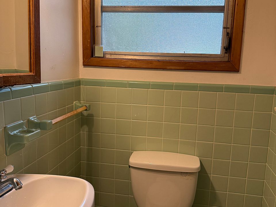 2nd image of 1619 Lakeland Cir