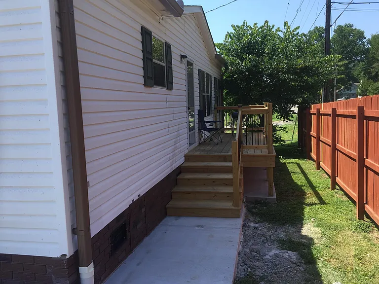 205 Hazelwood Dr — Photo 2
