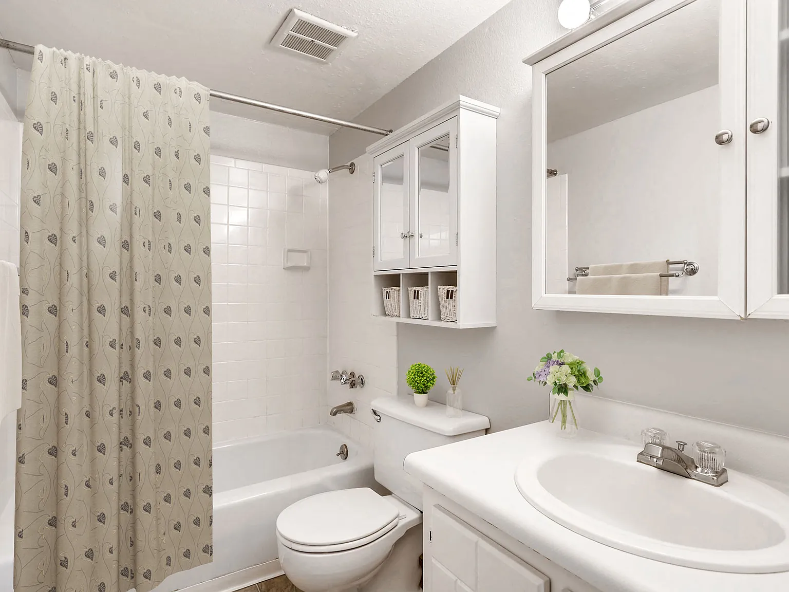 Coronado Apartments — Photo 3