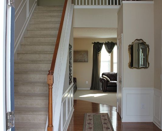 Beautiful 2 story entry