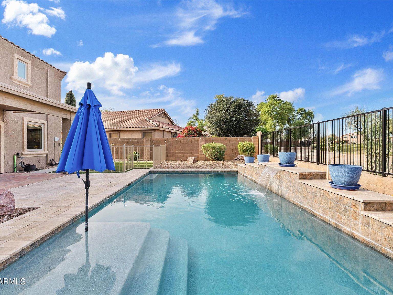 654 E Taylor Trl