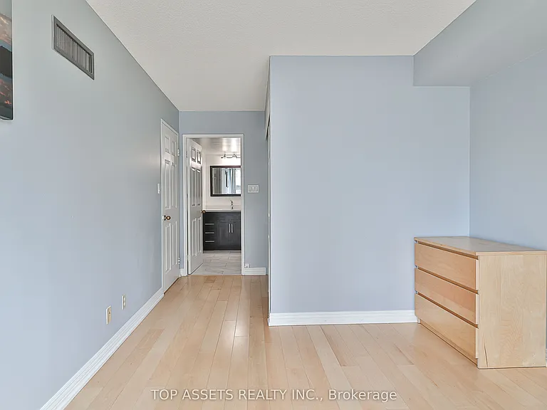 24 Wellesley St W #614 — Photo 24