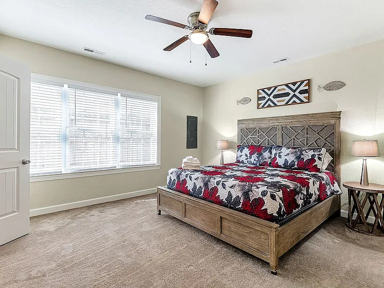 Guest bedroom on 1st floor. King size bed.