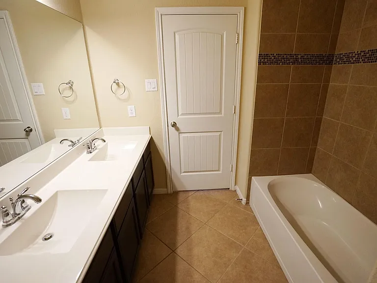 1067 Cedar Lake Ct — Photo 24
