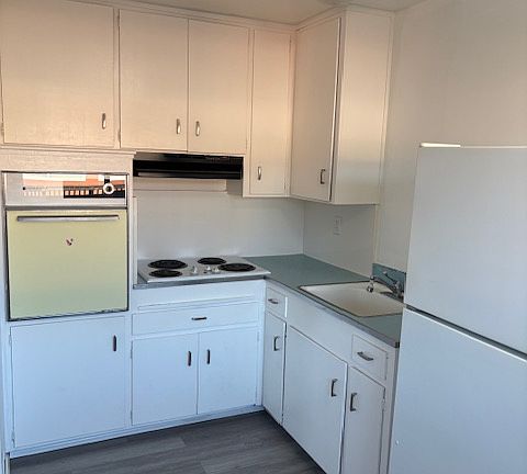 4th image of 1304-1306 Leafwood Dr #11