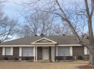 145 Choctaw Ln, Coosada, AL 36020