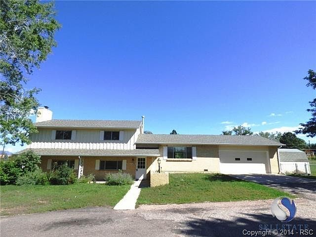 Falcon estates 5 bedroom home on a 1 acre lot!