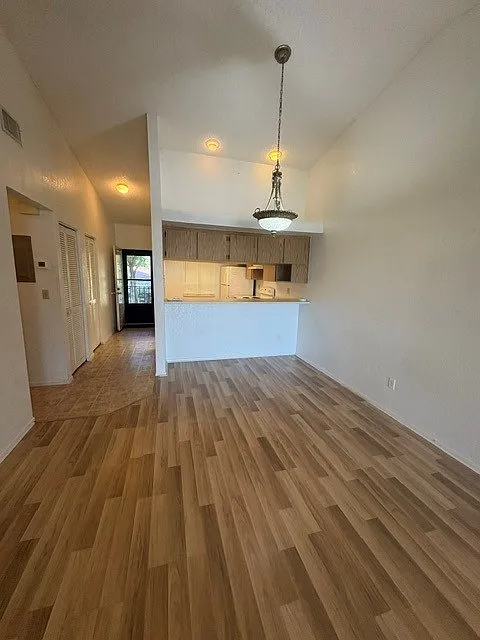 2 bed, 930 sqft, $1,750 — Photo 3