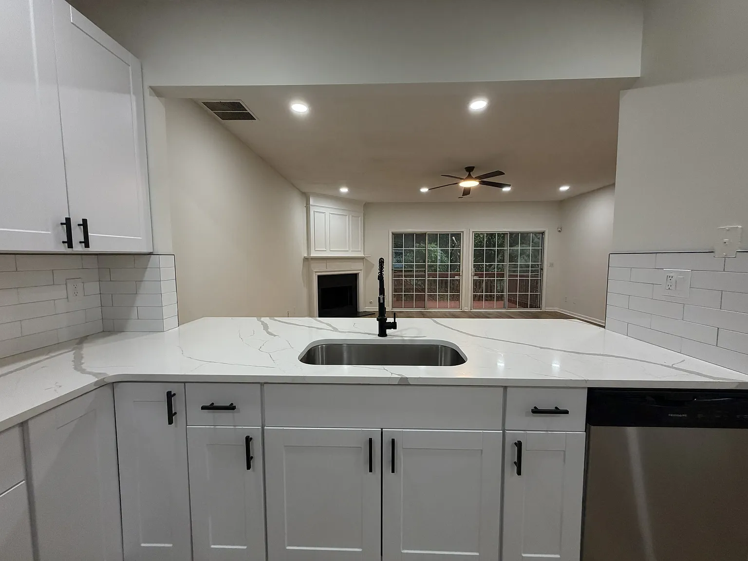 3 bed, 2.5 bath, 1344 sqft, $2,175 — Photo 4