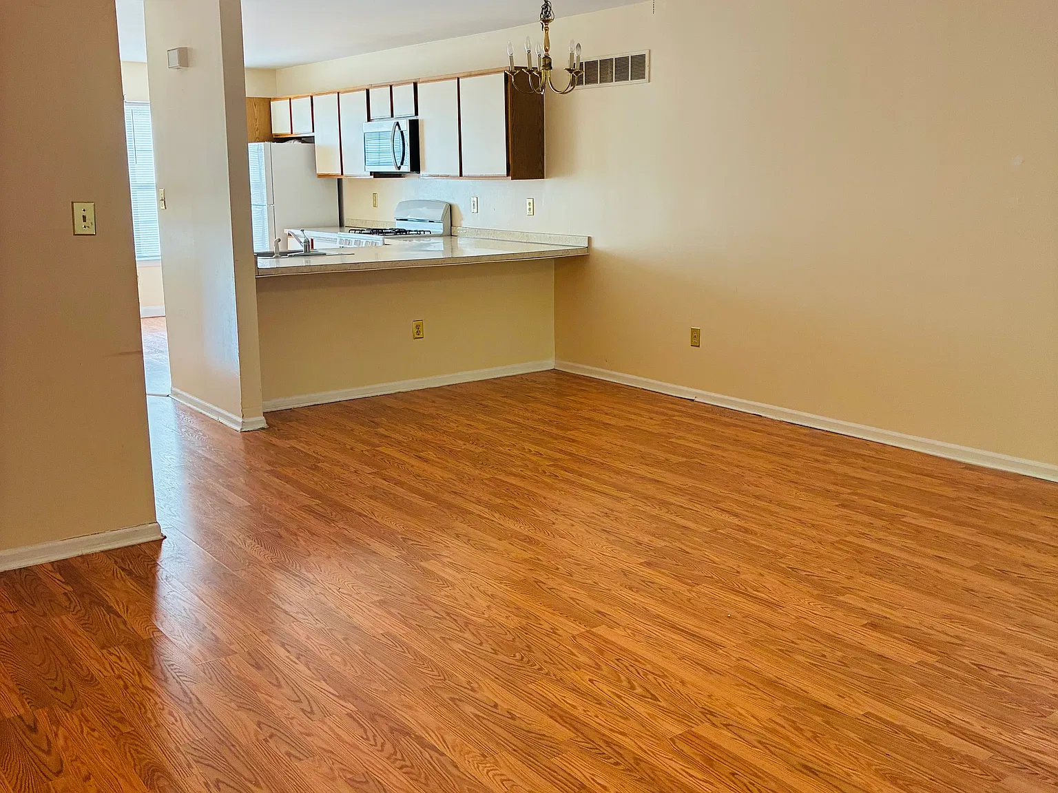 3 bed, $1,900 — Photo 4