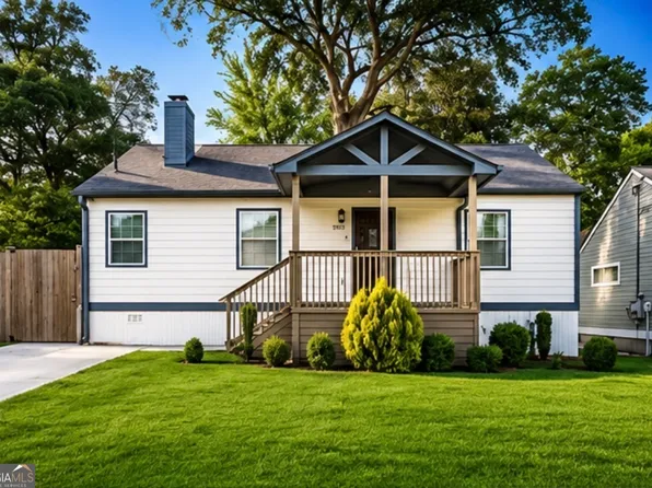 1322 Gus Thornhill Jr Dr, East Pt, GA 30344