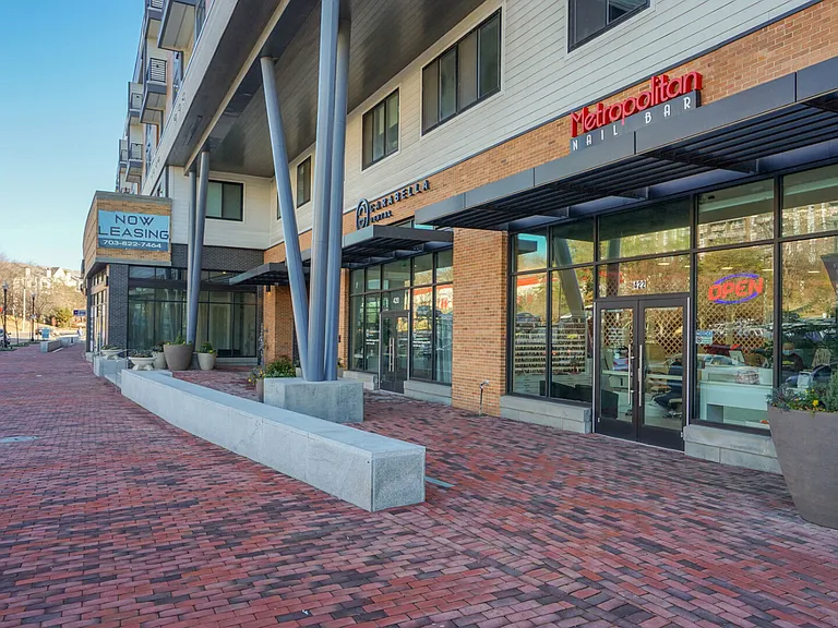 Cameron Square — Photo 31