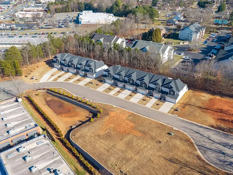 City Pointe Townhomes — Photo 25