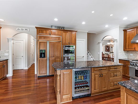 5th image of 22712 N Eleanor Ct