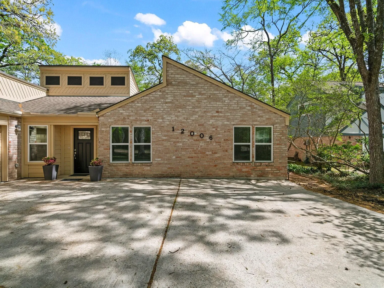3 bed, 2.0 bath, 2605 sqft, $2,800 — Photo 3