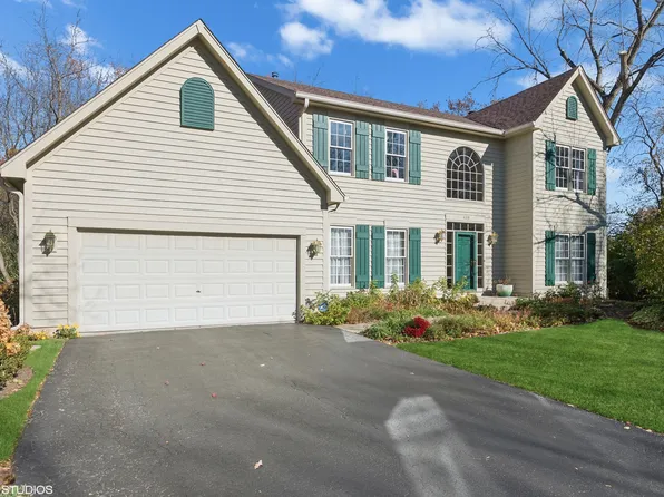 439 Kelly Ln, Crystal Lake, IL 60012
