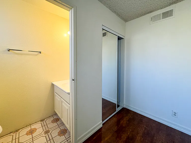 4554 Russell Ave #2 — Photo 9
