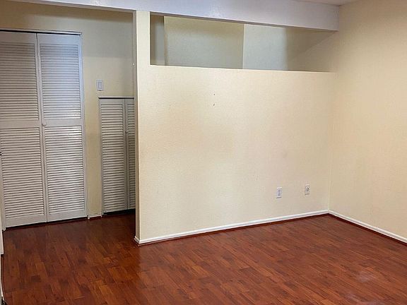 5th image of 11744 Moorpark St APT B