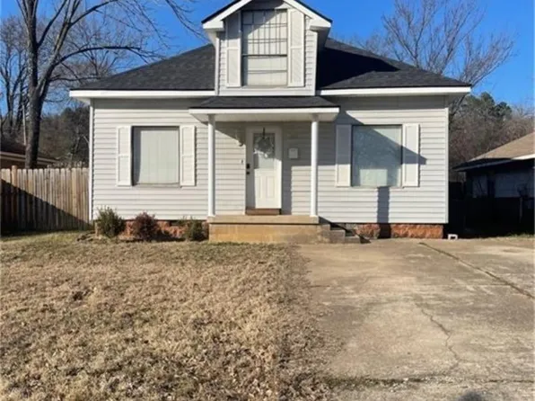 1615 Dechard St, Van Buren, AR 72956