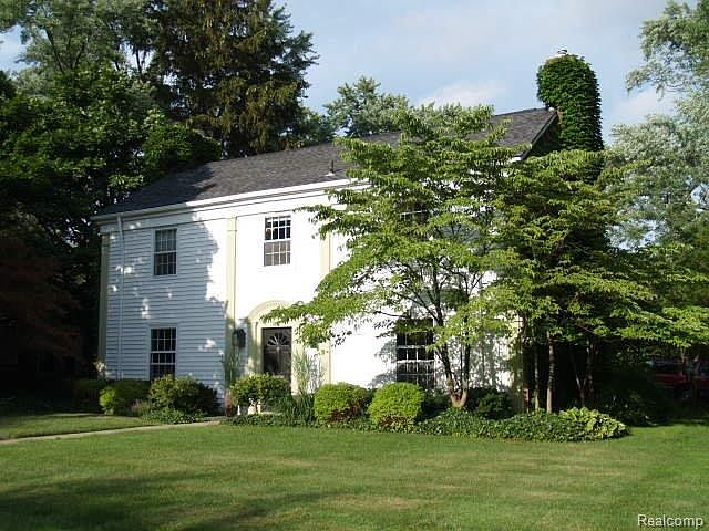 2nd image of 755 N Glenhurst Dr