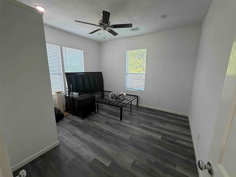 2404 Burkett St — Photo 14