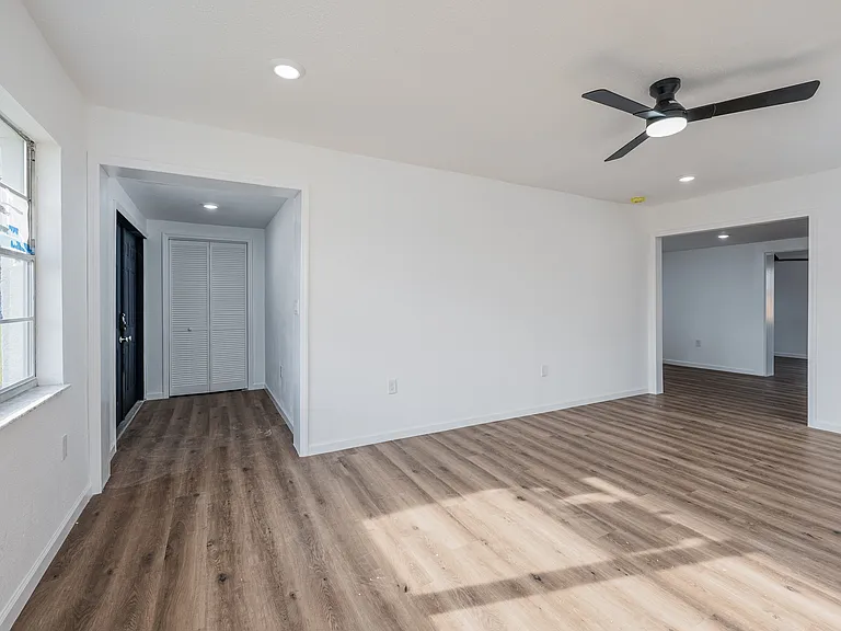 1811 Rhoades Ter — Photo 4