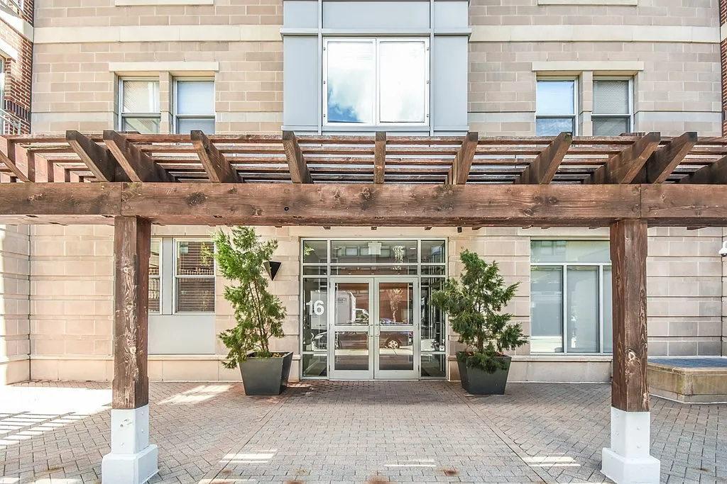 Building Photo - 16 Miner St #303