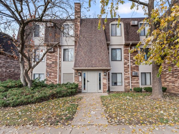 239 W Court Of Shorewood APT 1B
