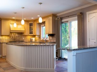 12 Oakmont Ct, Lincroft, NJ