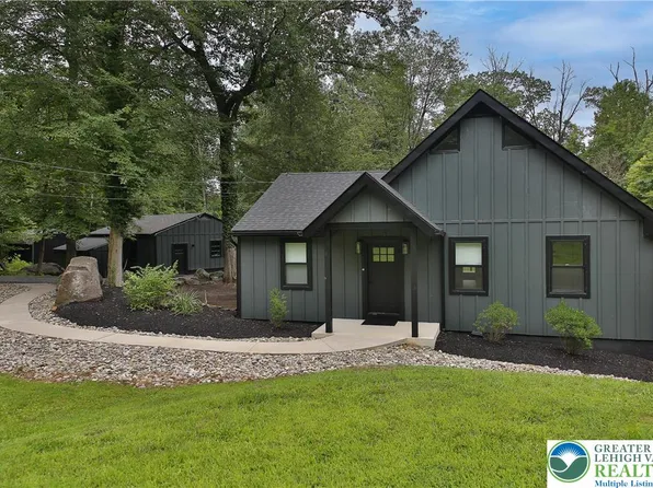 826 Rocky Valley Rd, Quakertown, PA 18951