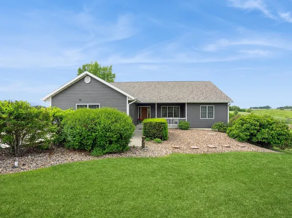 691 S 29th Ave E, Newton, IA 50208