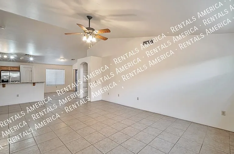 2252 W Silver River Way — Photo 2