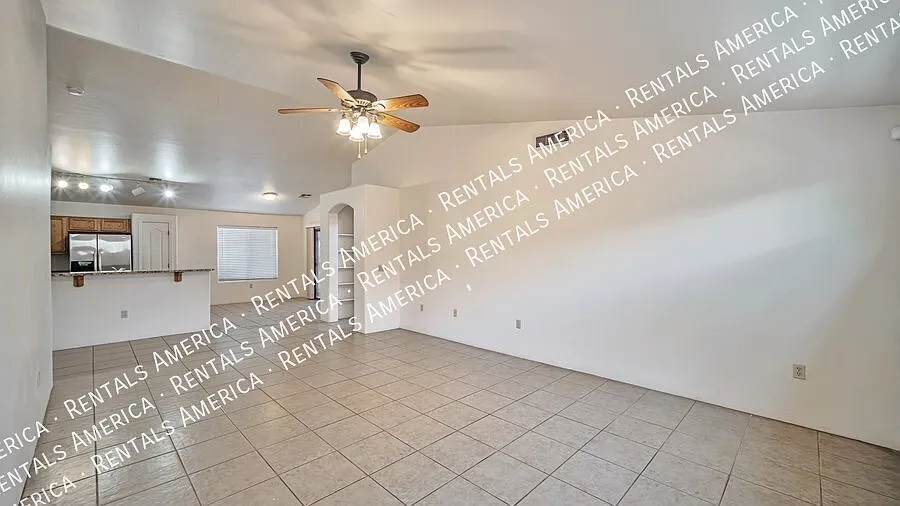 Building Photo - 2252 W Silver River Way