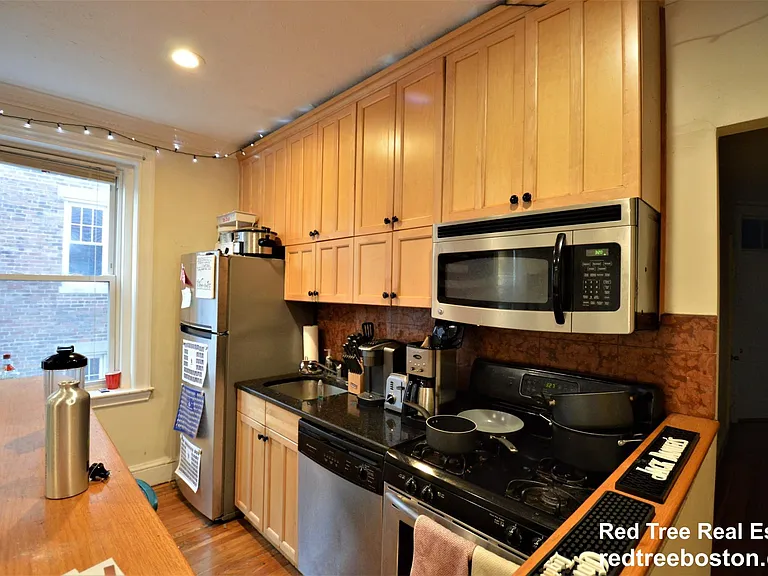 77 Thatcher St #201 — Photo 4