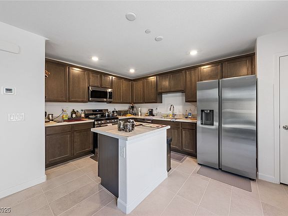 5th image of 318 Brockbank Pl
